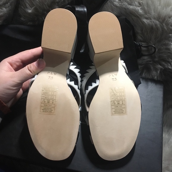 new PLV leather heel sandals - Picture 8 of 8